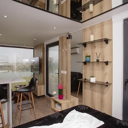 Villa 446 Tiny House Široka